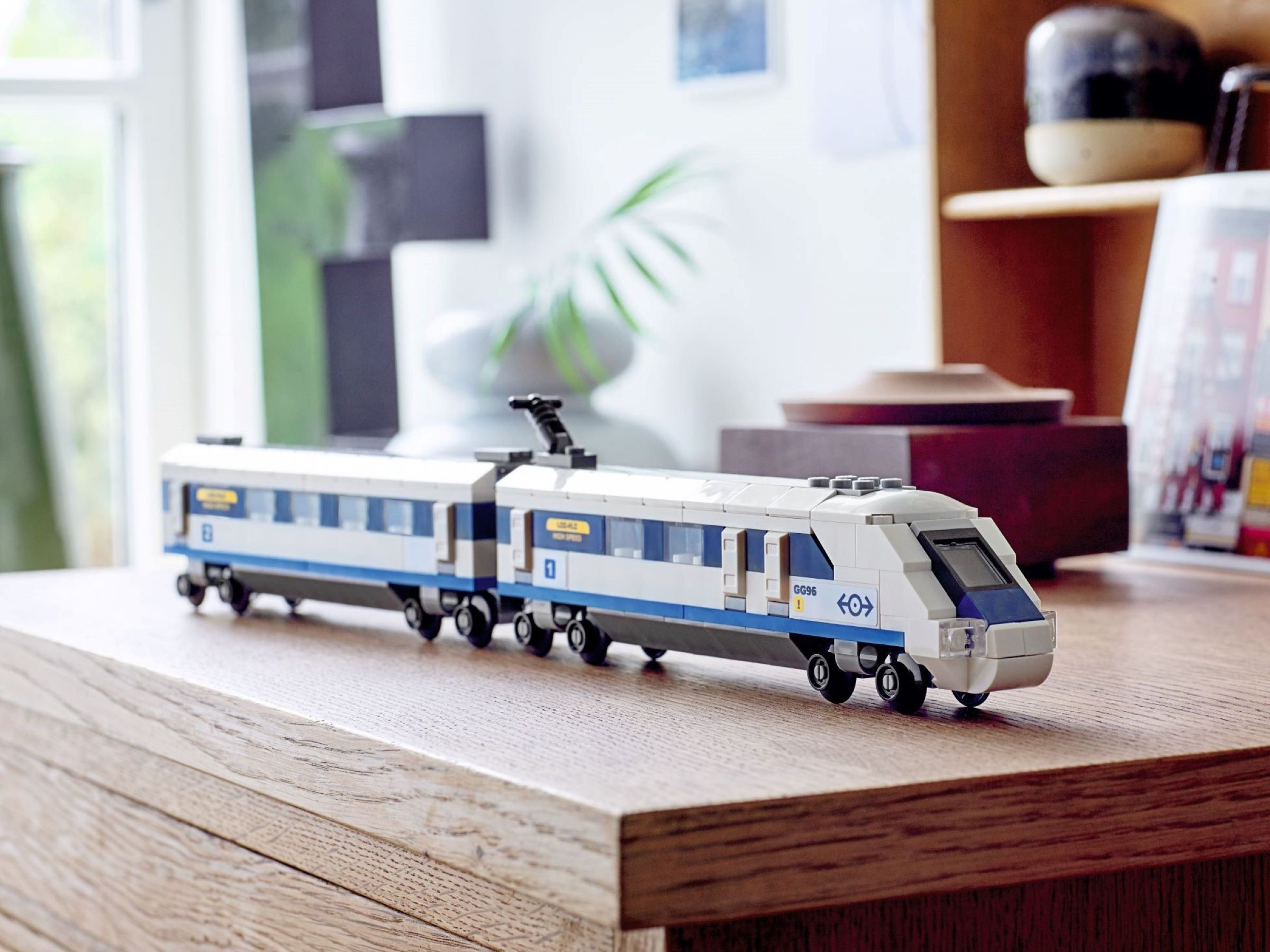 40518-1 - High-Speed Train - Image 4